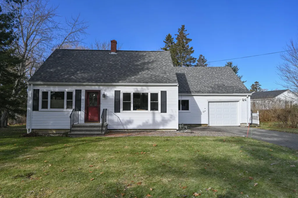 27 Westbrook Terrace Hampden ME 04444