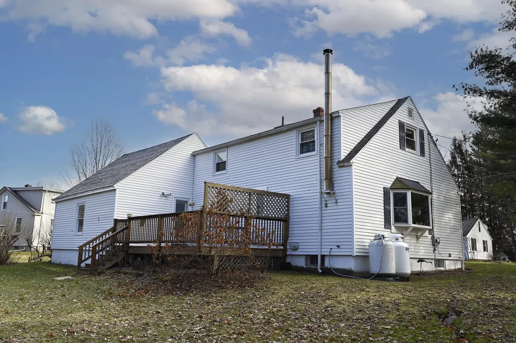27 Westbrook Terrace Hampden ME 04444