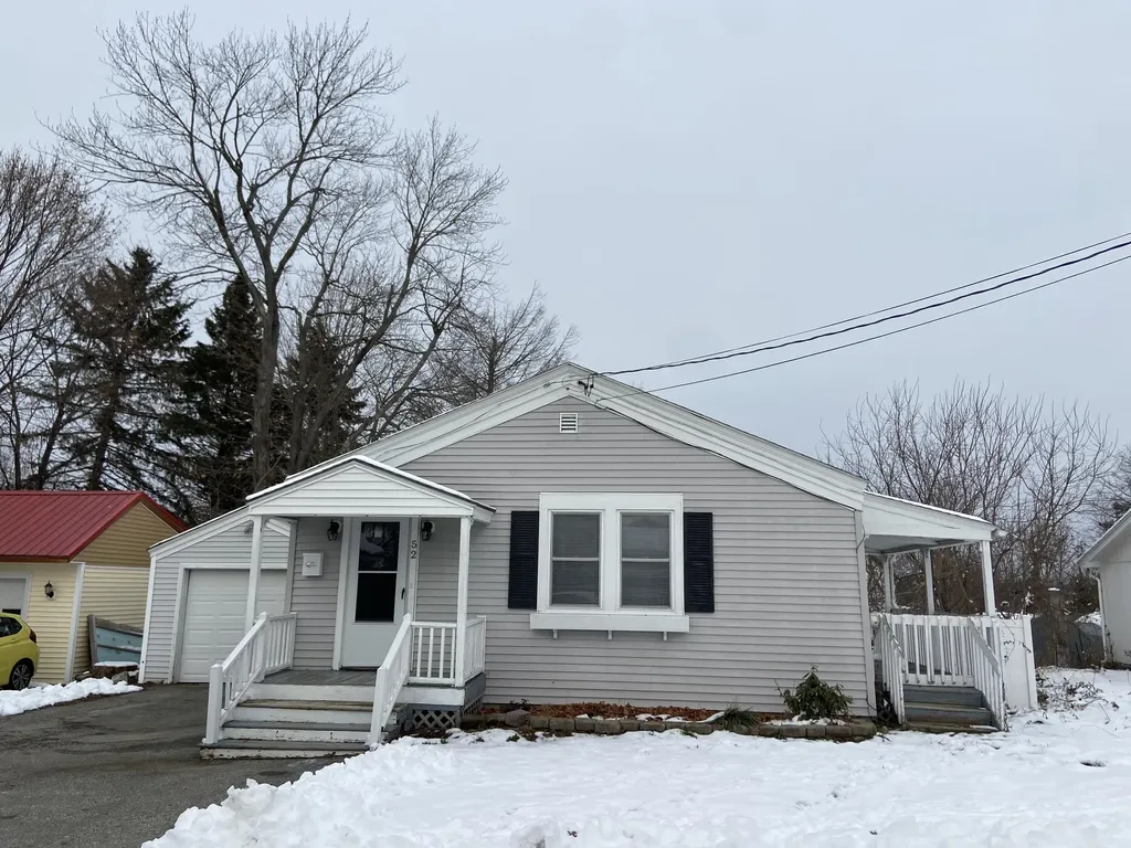 52 Highland Avenue Lewiston ME 04240