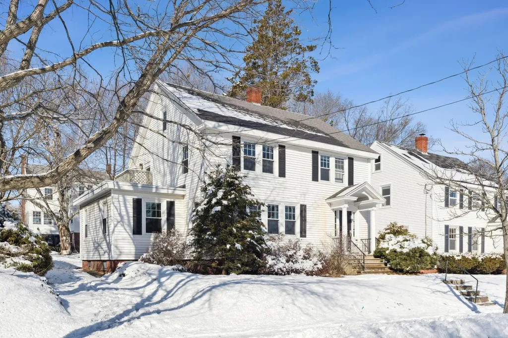 15 Chamberlain Avenue Portland ME 04101