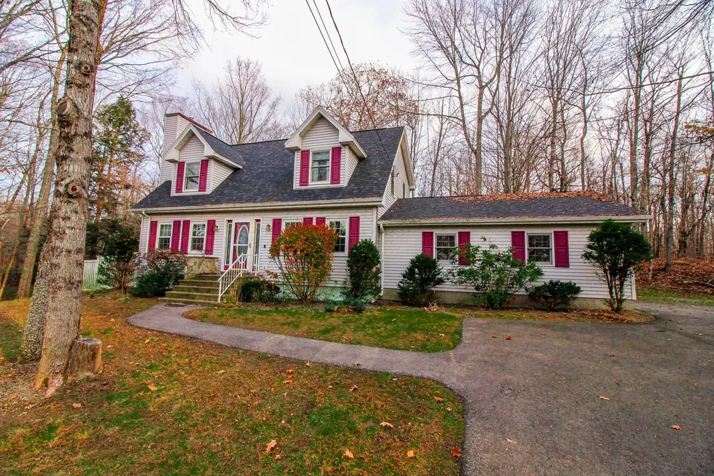 519 Woods Edge Road Hermon ME 04401