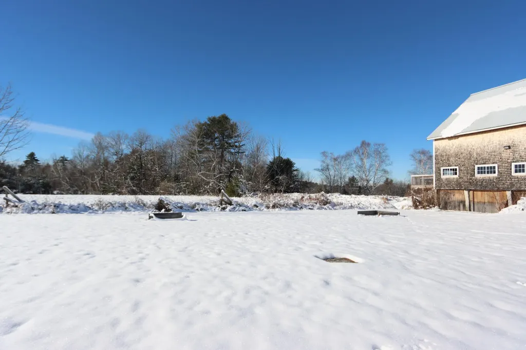 556 E Oxford Road Oxford ME 04270