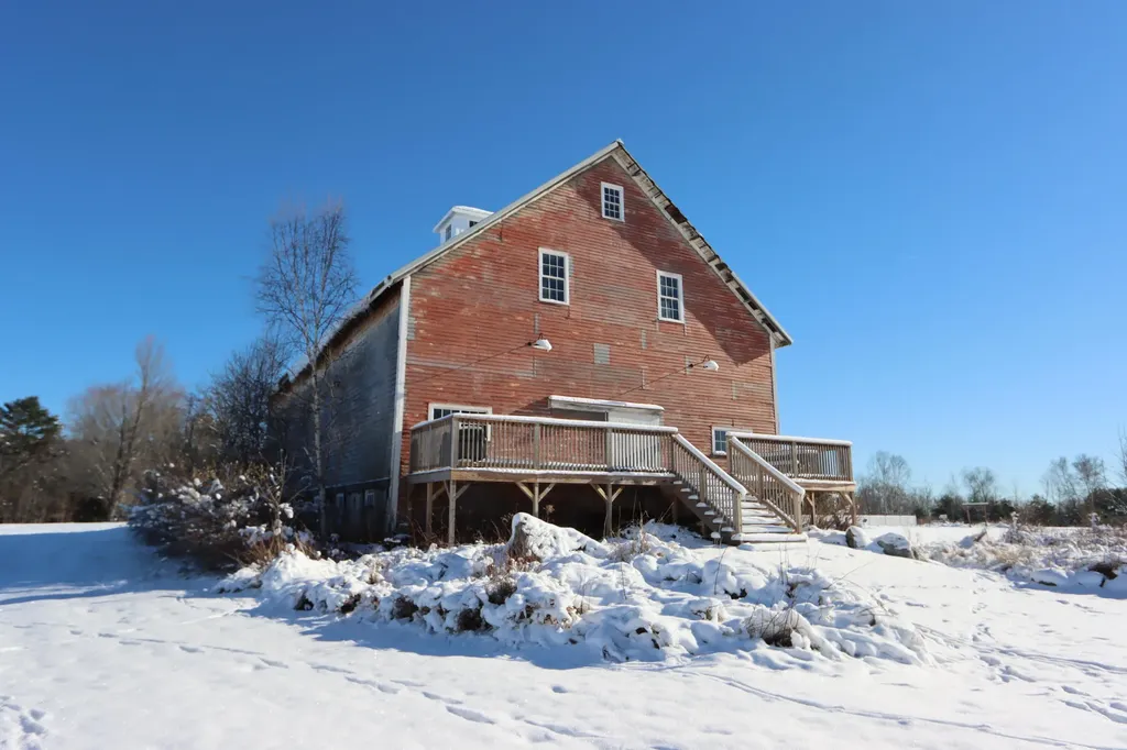 556 E Oxford Road Oxford ME 04270