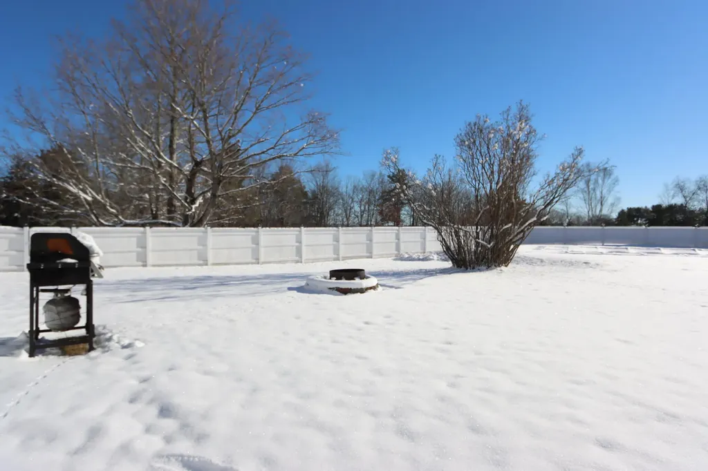 556 E Oxford Road Oxford ME 04270