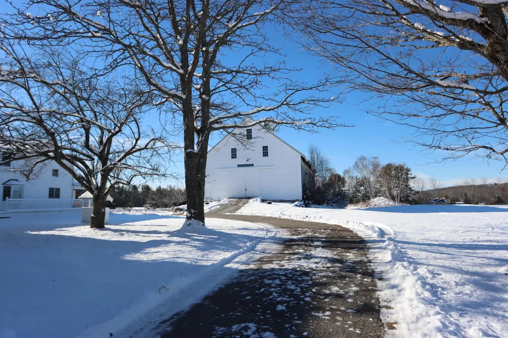 556 E Oxford Road Oxford ME 04270