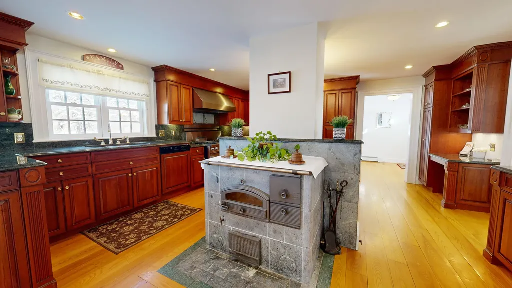 556 E Oxford Road Oxford ME 04270