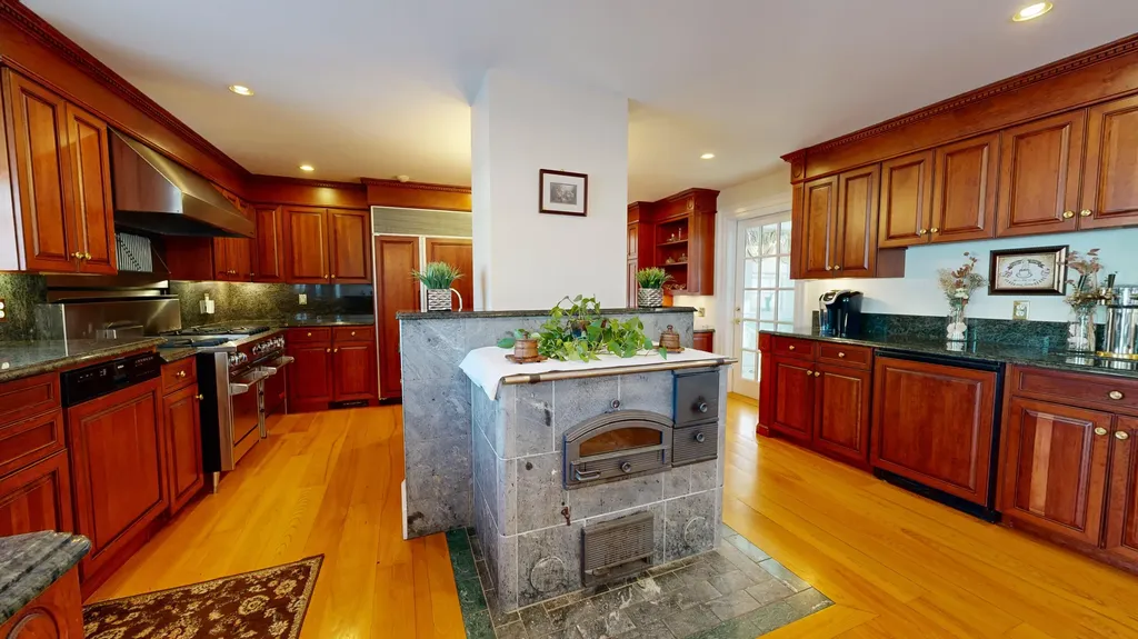556 E Oxford Road Oxford ME 04270
