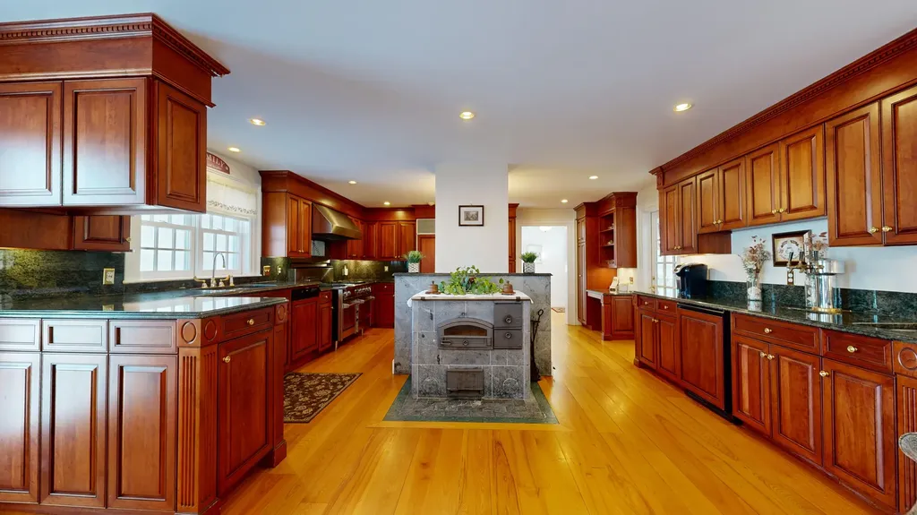556 E Oxford Road Oxford ME 04270