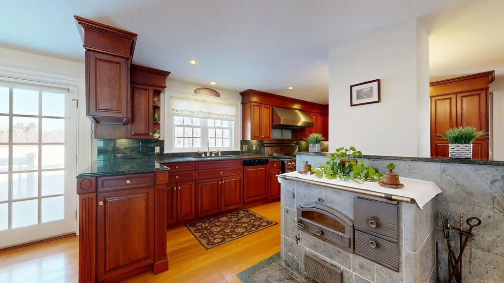 556 E Oxford Road Oxford ME 04270