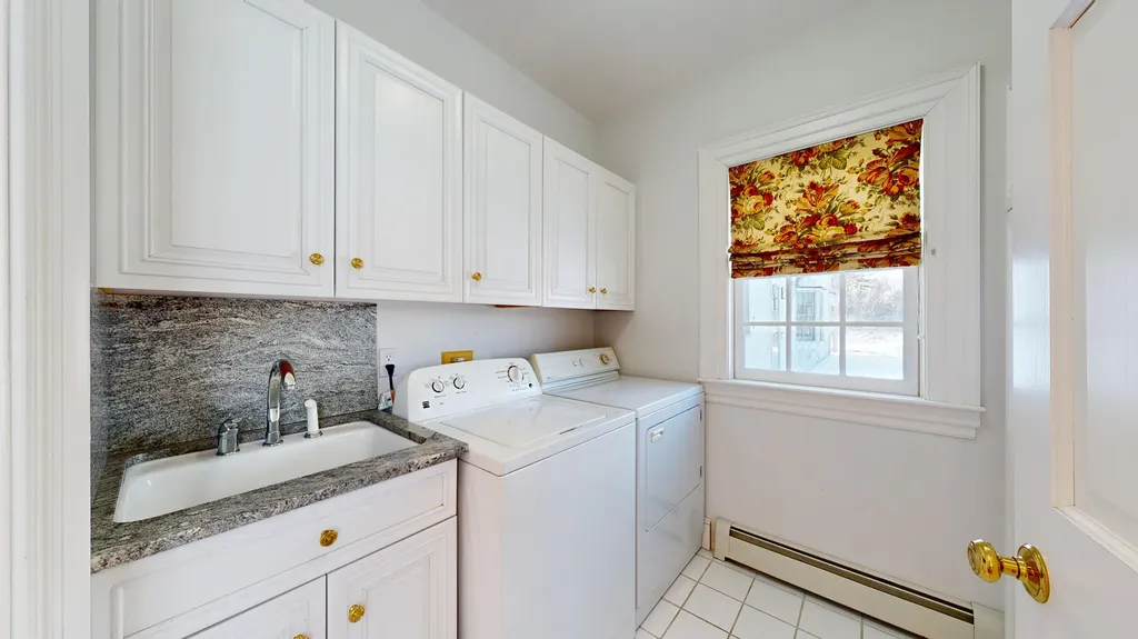 556 E Oxford Road Oxford ME 04270