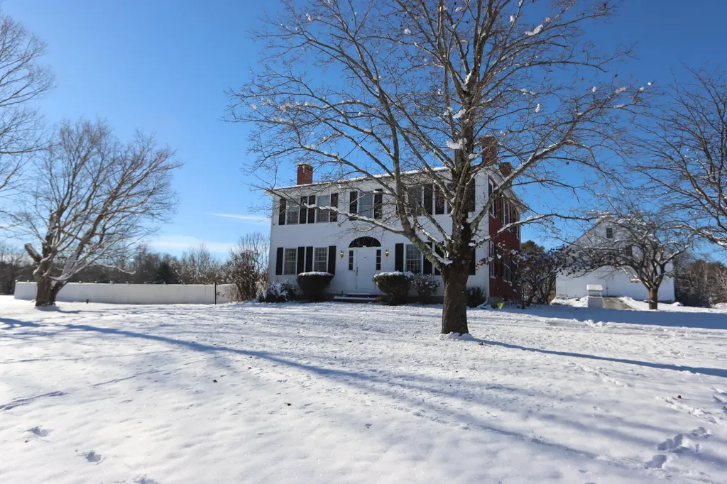 556 E Oxford Road Oxford ME 04270