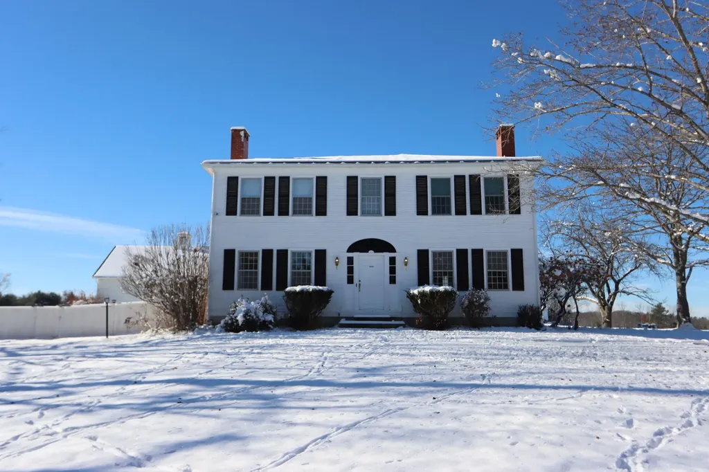 556 E Oxford Road Oxford ME 04270