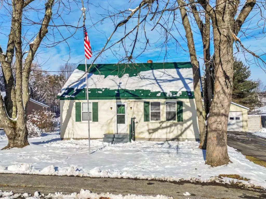 11 Charles Street Winthrop ME 04364