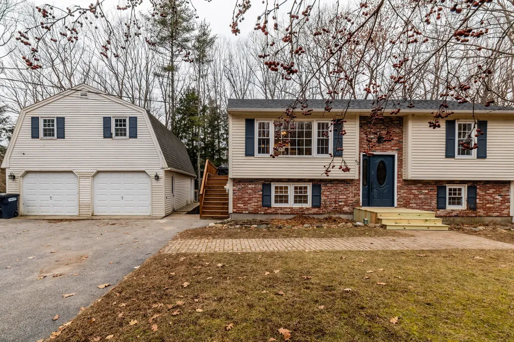 62 Woodridge Drive Buxton ME 04093