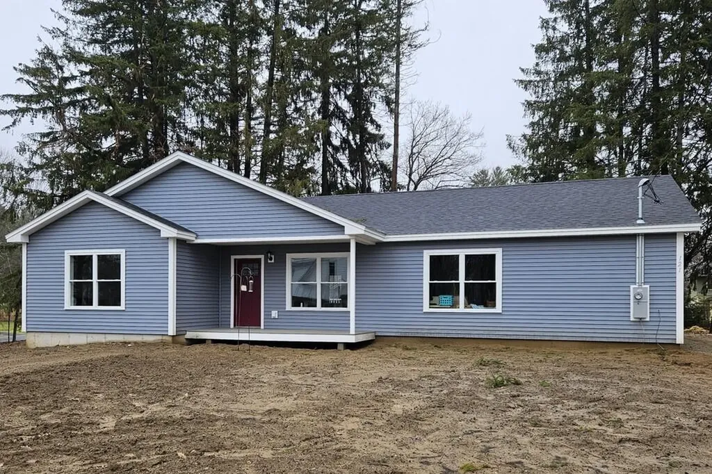 121 Lake Avenue Farmington ME 04938
