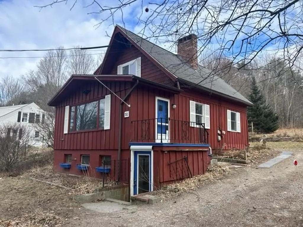 31 Main Street Raymond ME 04071