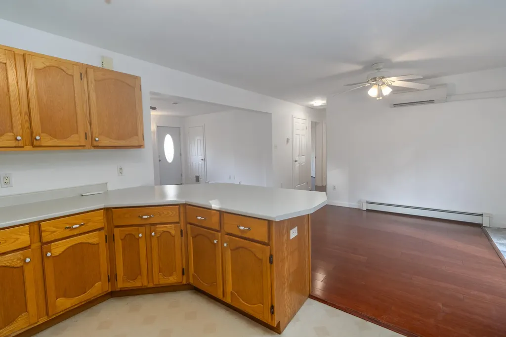 448 River Road Topsham ME 04086