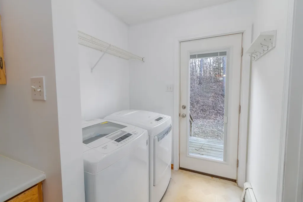 448 River Road Topsham ME 04086