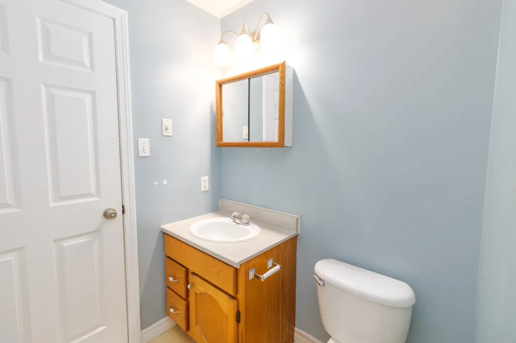 448 River Road Topsham ME 04086