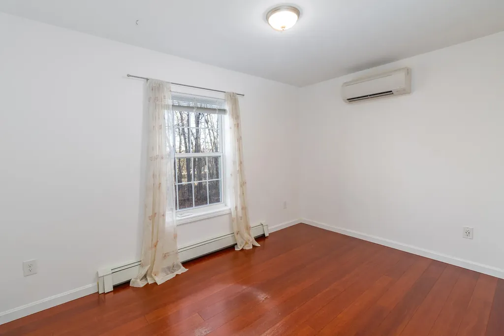 448 River Road Topsham ME 04086