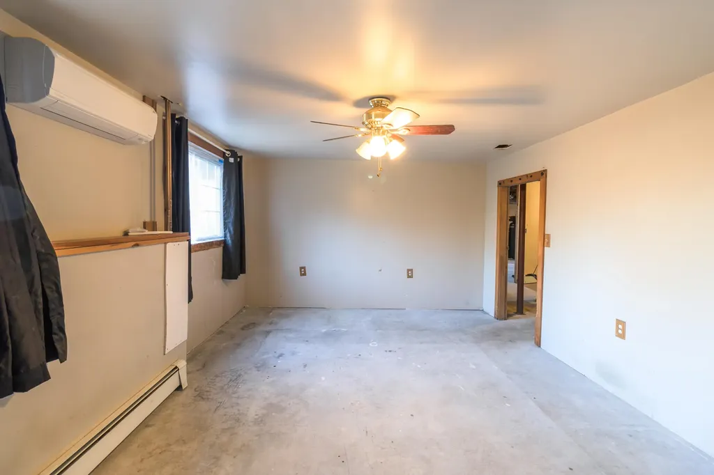 448 River Road Topsham ME 04086