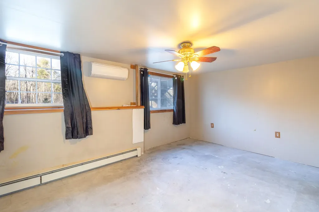 448 River Road Topsham ME 04086