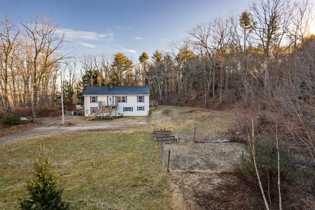 448 River Road Topsham ME 04086