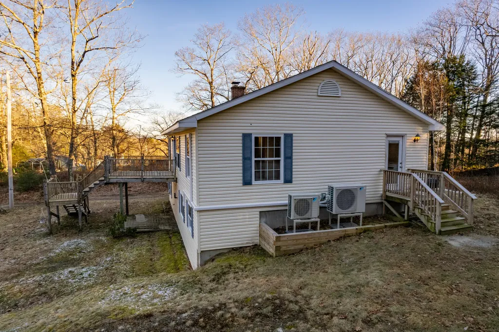 448 River Road Topsham ME 04086