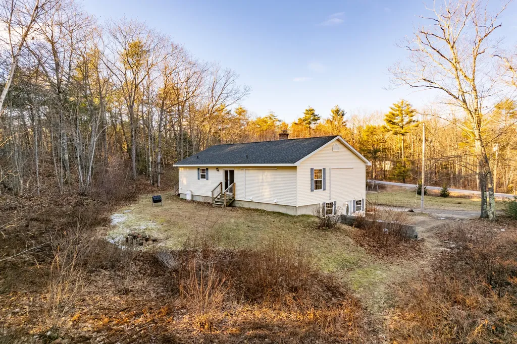 448 River Road Topsham ME 04086