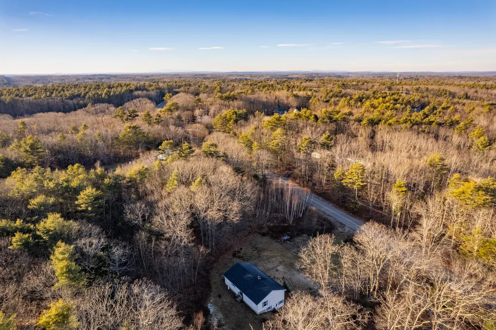 448 River Road Topsham ME 04086