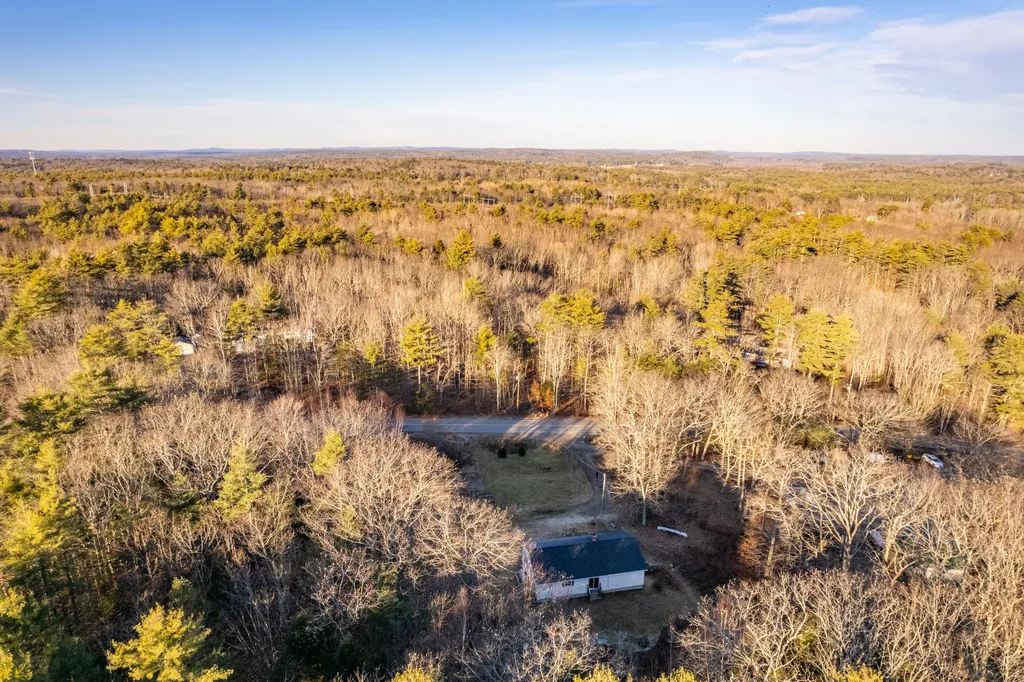 448 River Road Topsham ME 04086