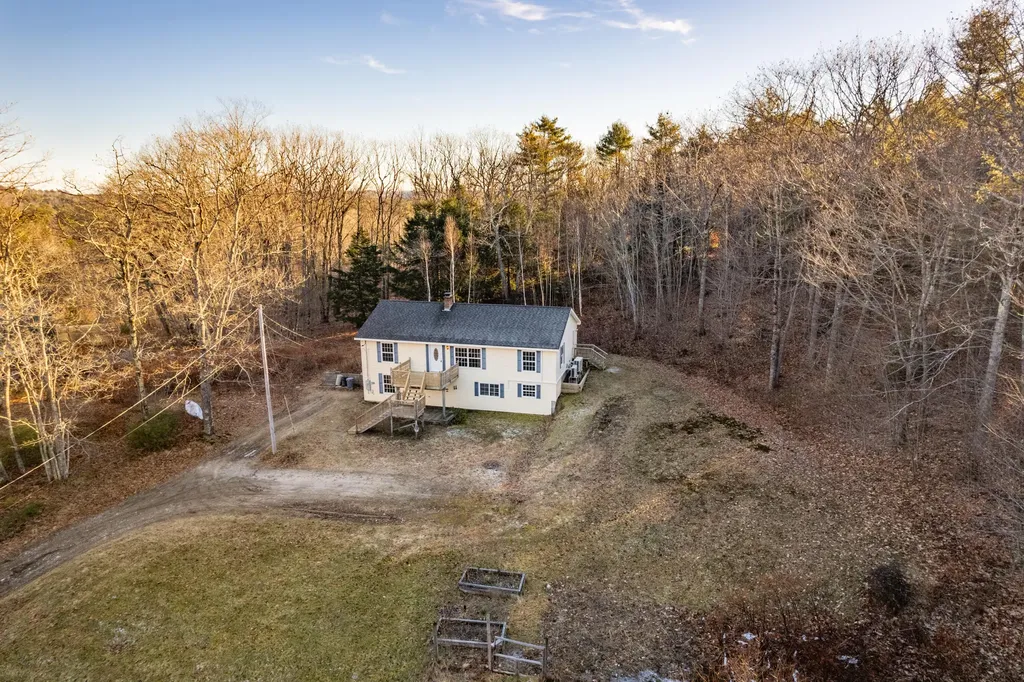 448 River Road Topsham ME 04086