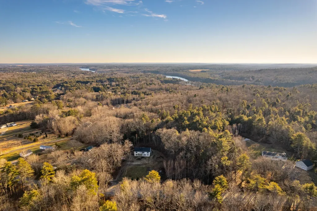 448 River Road Topsham ME 04086