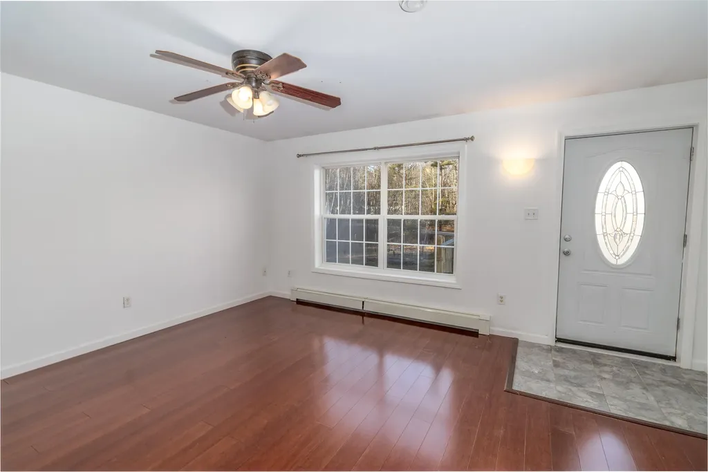 448 River Road Topsham ME 04086