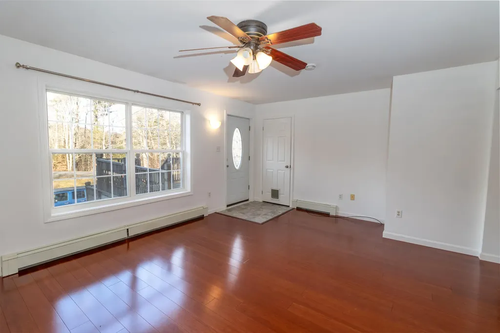 448 River Road Topsham ME 04086