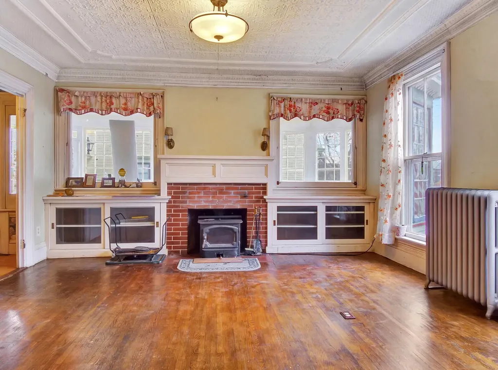 8 Morrill Street Winthrop ME 04364