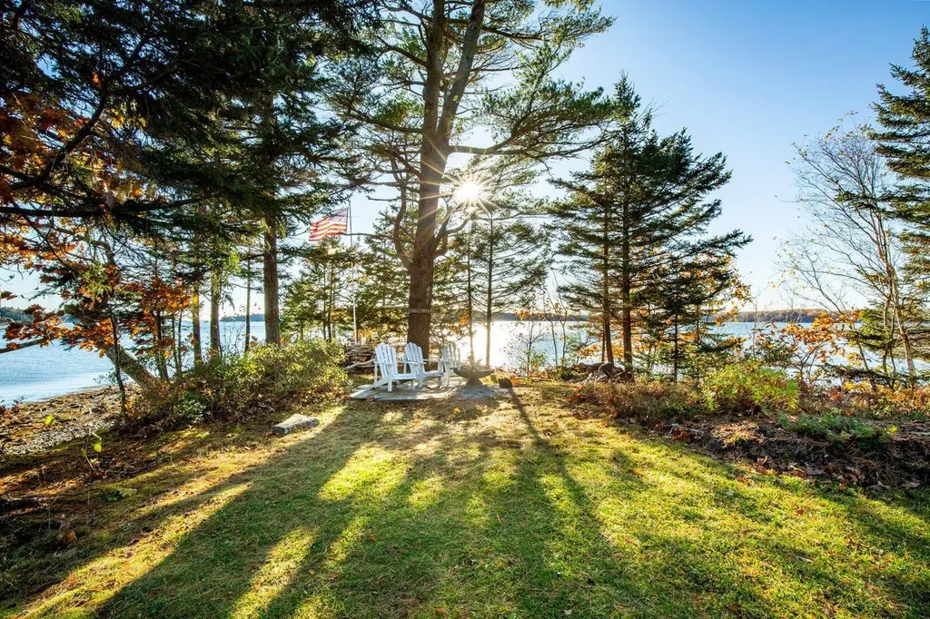 1284 Back Cove Road Waldoboro ME 04572