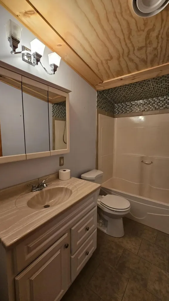 1383 Moosehead Trail Plymouth ME 04969