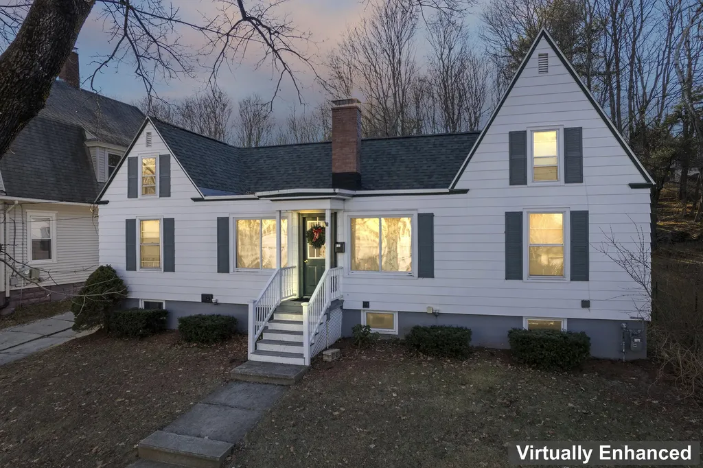 26 Dexter Avenue Auburn ME 04210