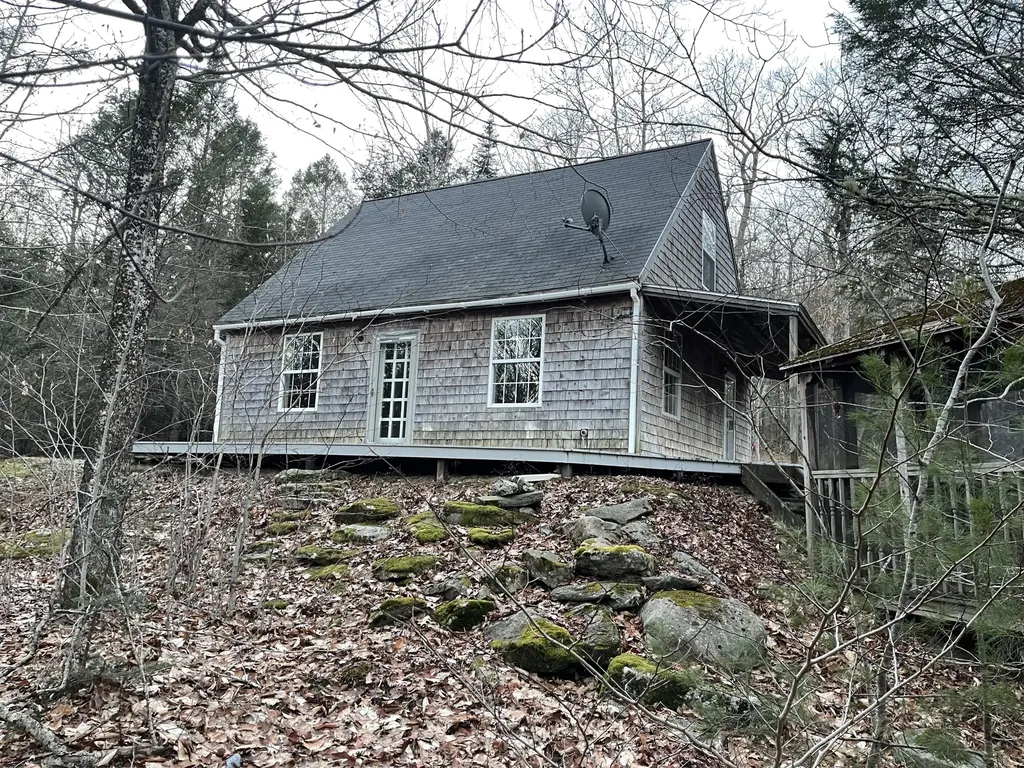 15 Little Road Bristol ME 04539