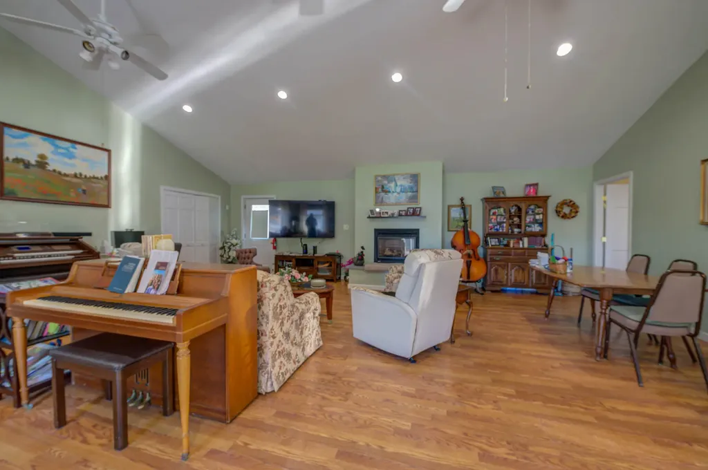 102 Manning Drive West Gardiner ME 04345