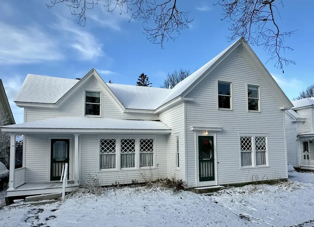 8 Pleasant Street Vinalhaven ME 04863