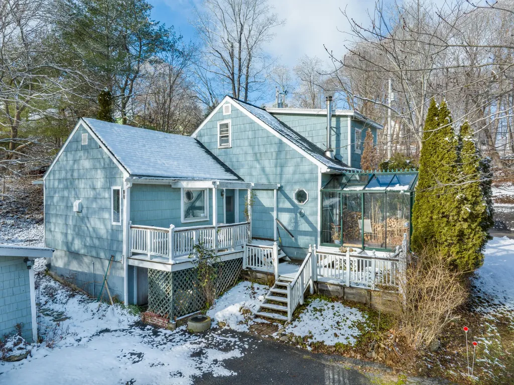 10 Spring Street Bowdoinham ME 04008