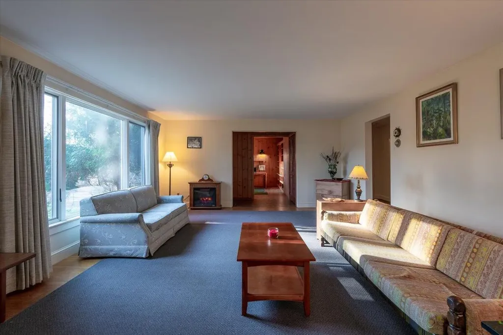 415 Molyneaux Road Camden ME 04843