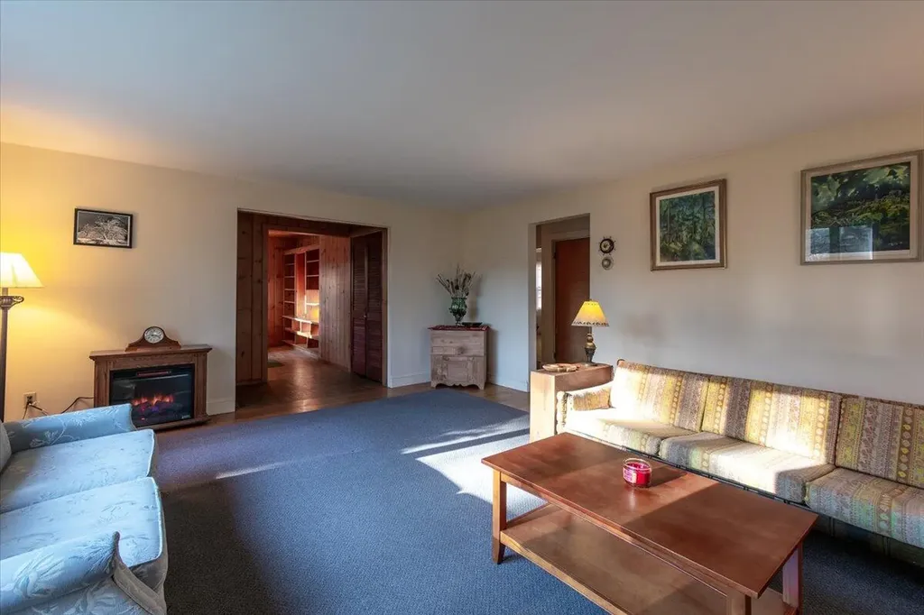415 Molyneaux Road Camden ME 04843