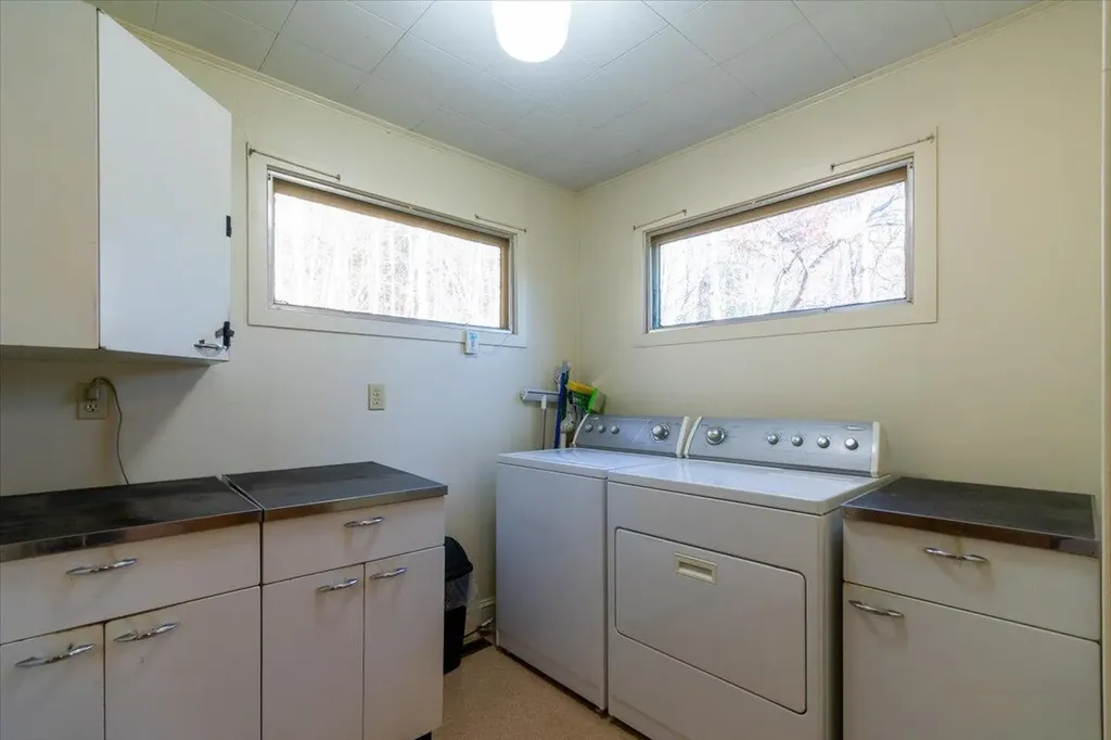 415 Molyneaux Road Camden ME 04843