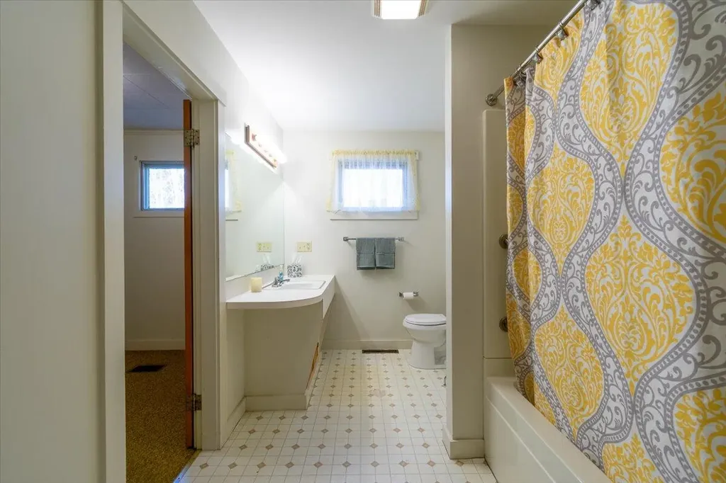 415 Molyneaux Road Camden ME 04843