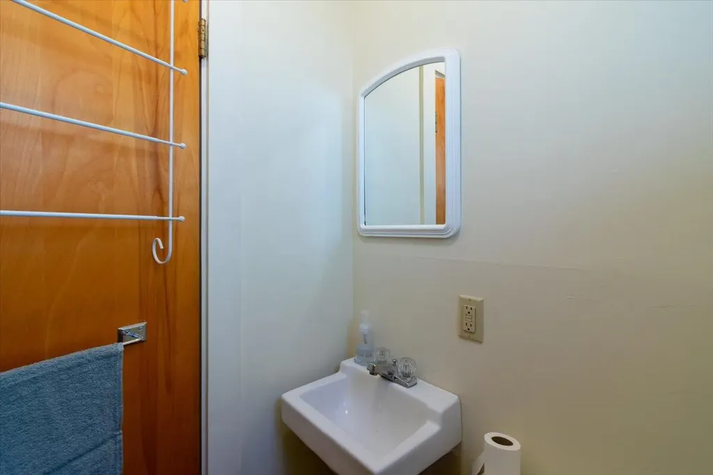 415 Molyneaux Road Camden ME 04843