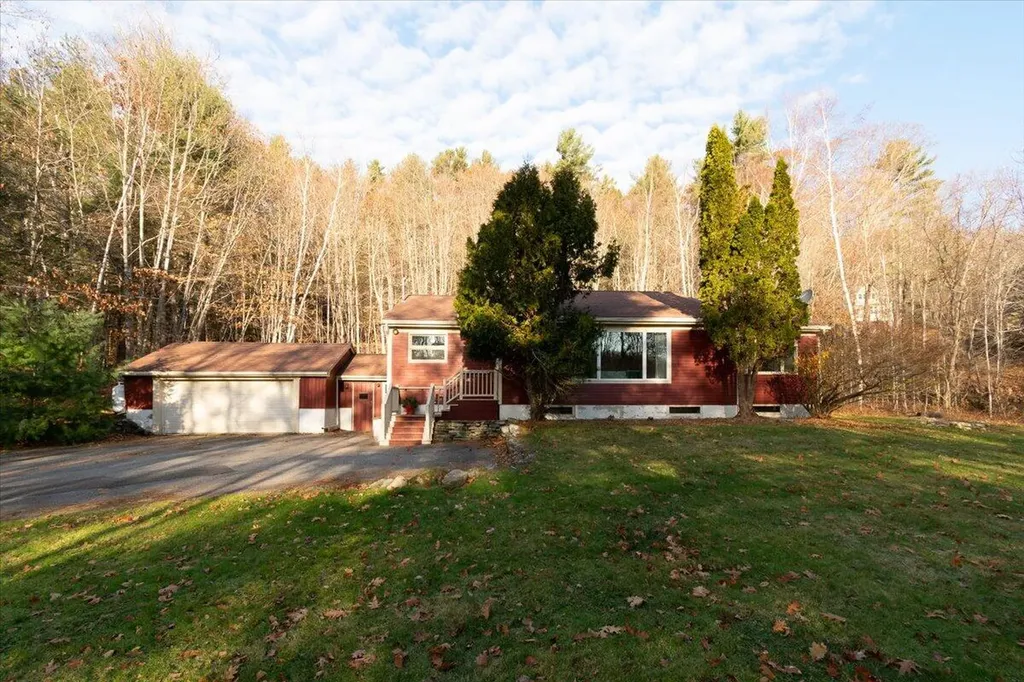415 Molyneaux Road Camden ME 04843