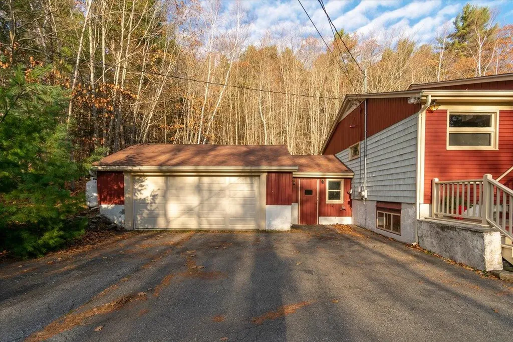 415 Molyneaux Road Camden ME 04843